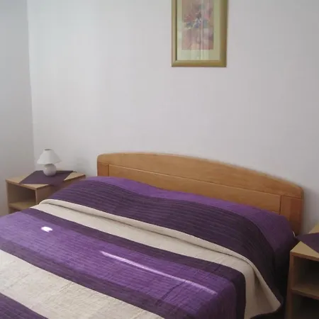 Ivan アパート ザダル